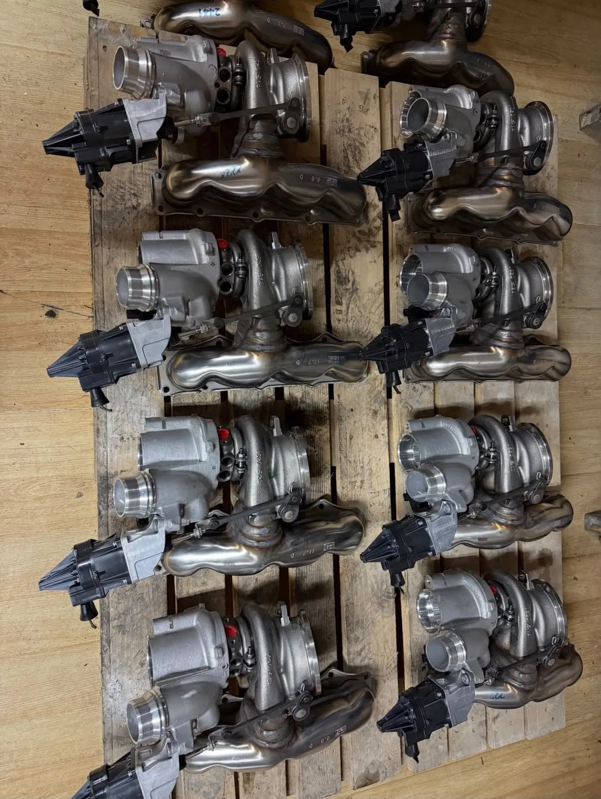 EFG Turbo atölye masasında turbo üniteleri